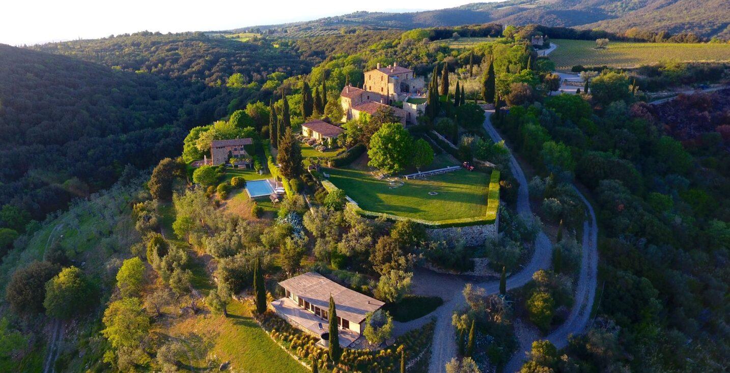 luxury castle rental Tuscany - Castelo di Serenita estate aerial view