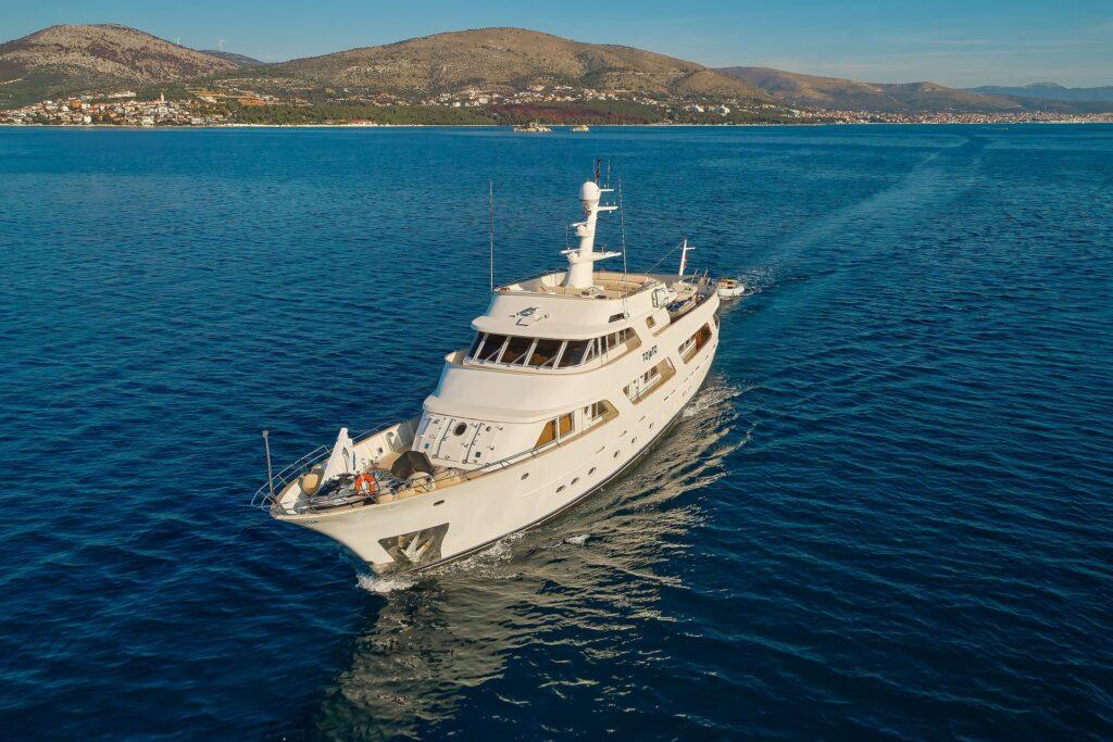 Pulse yacht charter Croatia — classic 35m Benetti