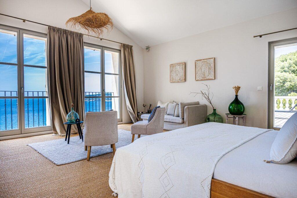 luxury bedroom at Villa L'instant, 12-bedroom villa Cassis Calanques