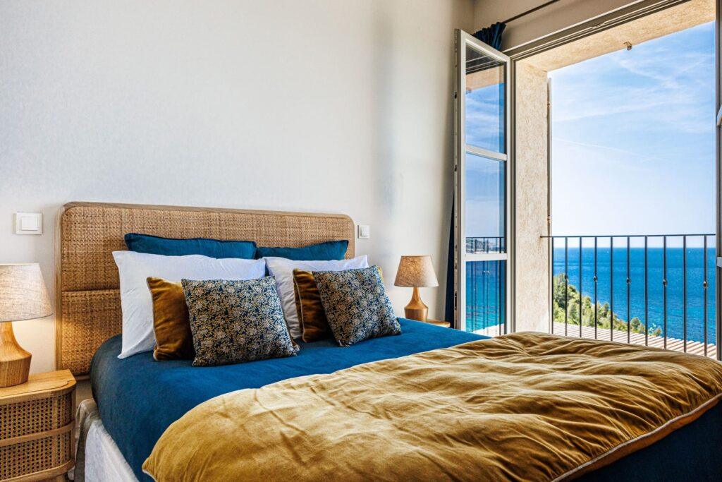 luxury bedroom at Villa L'instant, 12-bedroom villa Cassis Calanques