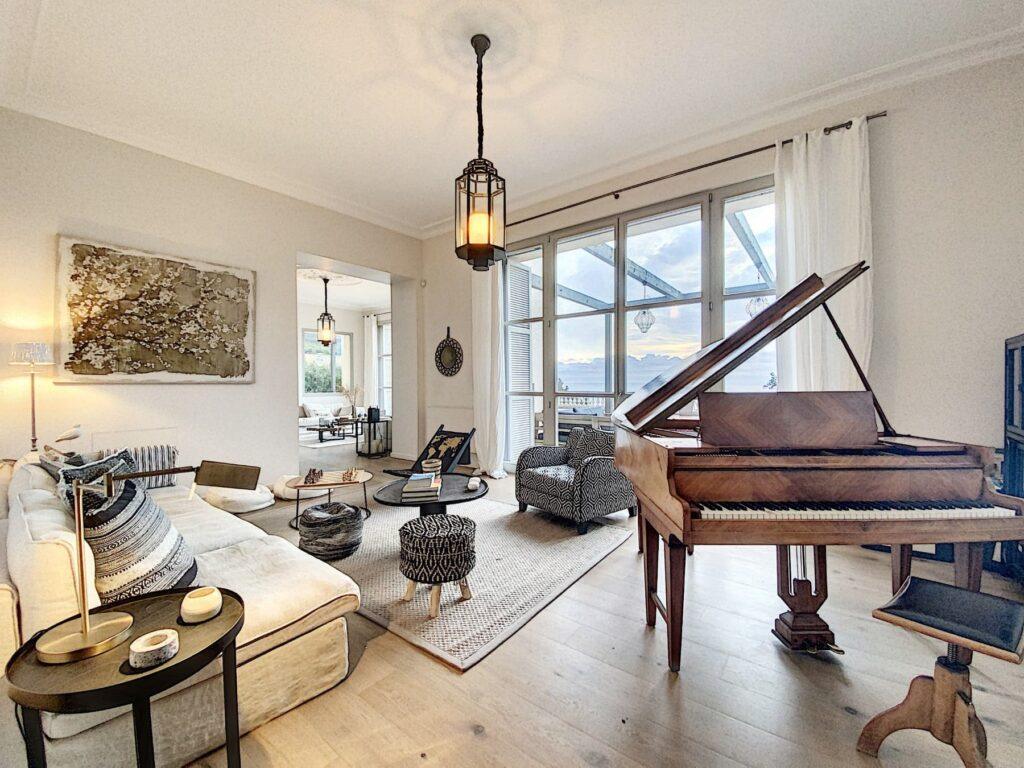 cathedral-style living room at Villa L'instant, luxury villa Cassis