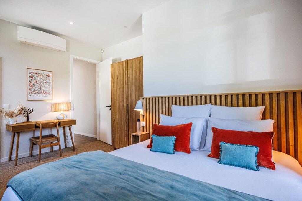 luxury bedroom at Villa L'instant, 12-bedroom villa Cassis Calanques