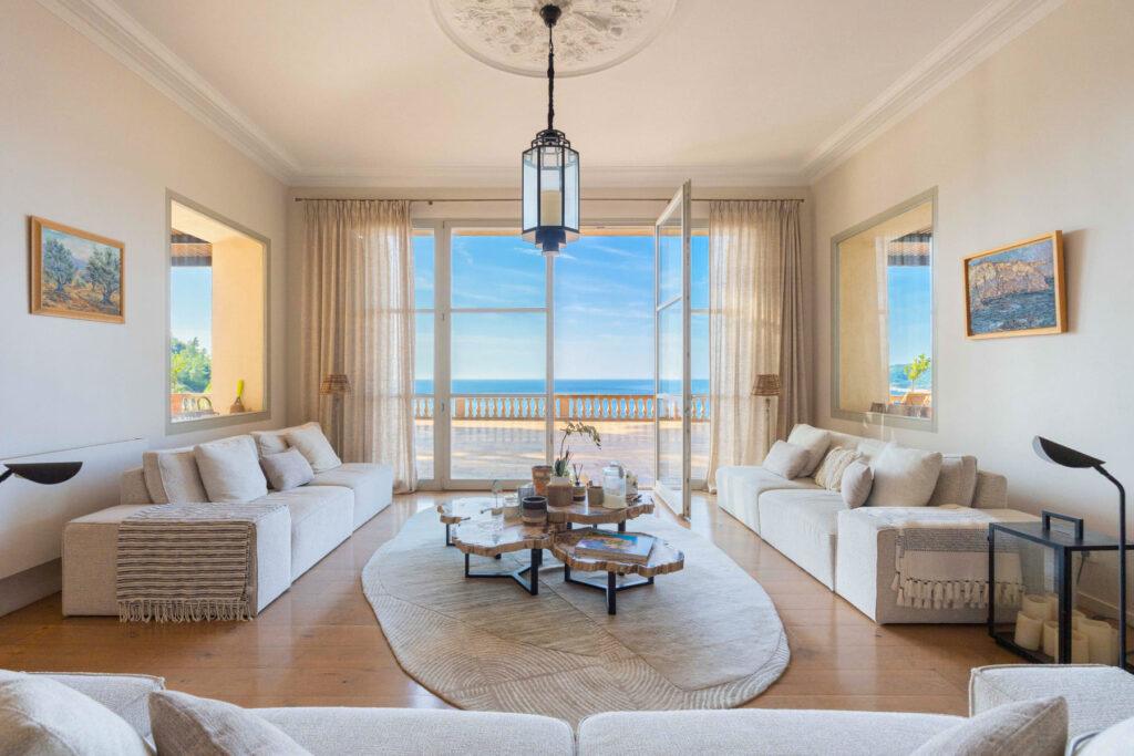 cathedral-style living room at Villa L'instant, luxury villa Cassis