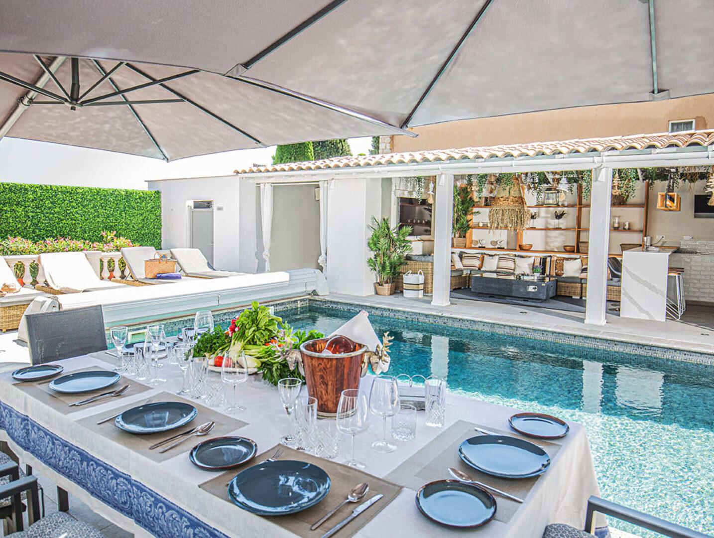 Outdoor lounge area and heated pool at Villa Cap Élan, Cap d'Antibes, Côte d'Azur