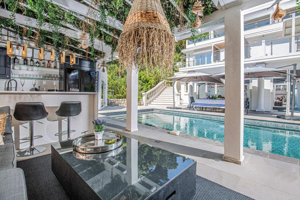 Outdoor lounge area and heated pool at Villa Cap Élan, Cap d'Antibes, Côte d'Azur