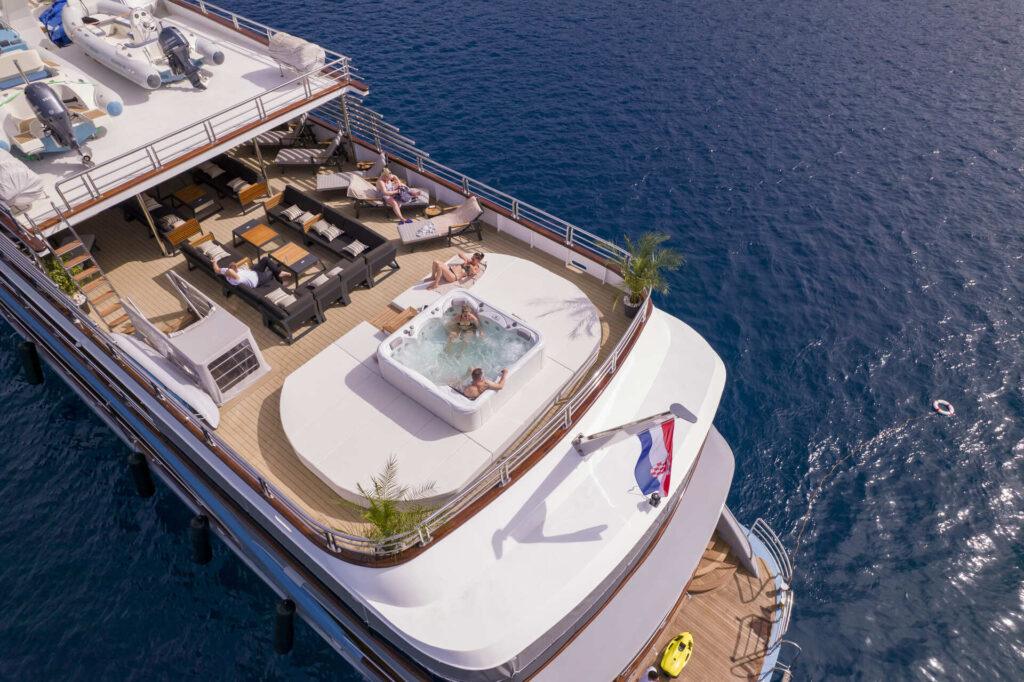 pirit sundeck Jacuzzi and fitness studio Split Croatia