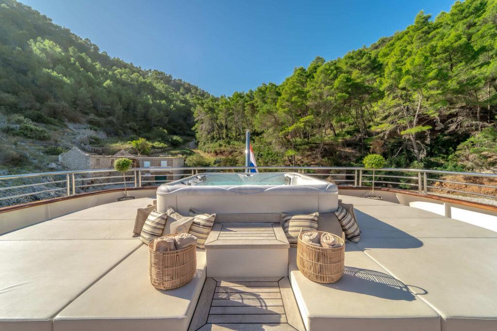 pirit sundeck Jacuzzi and fitness studio Split Croatia