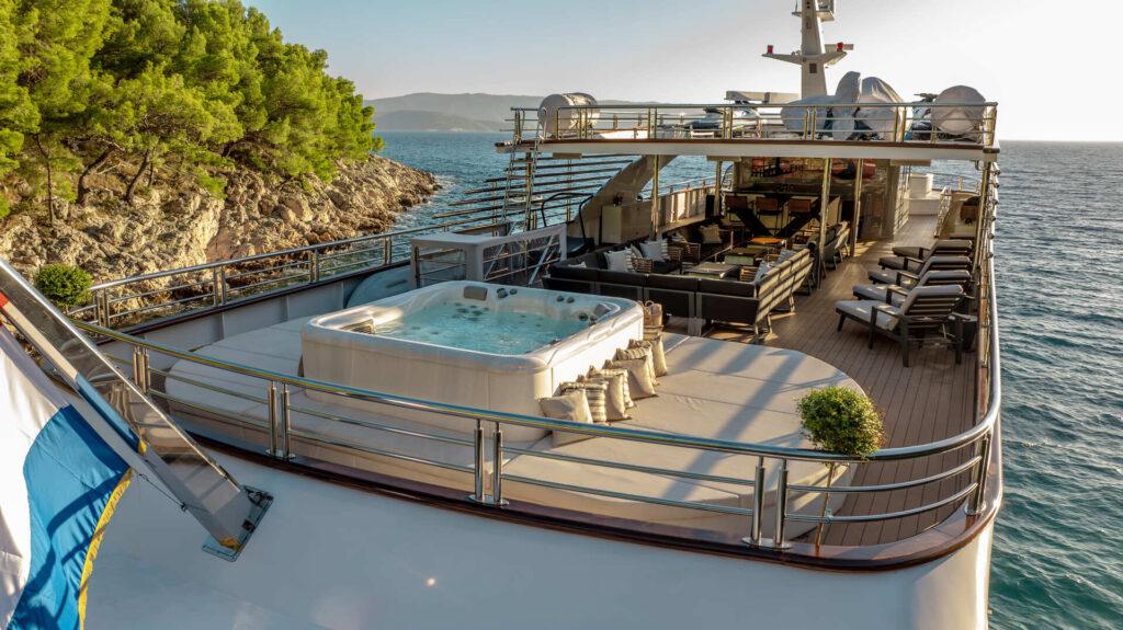 pirit sundeck Jacuzzi and fitness studio Split Croatia