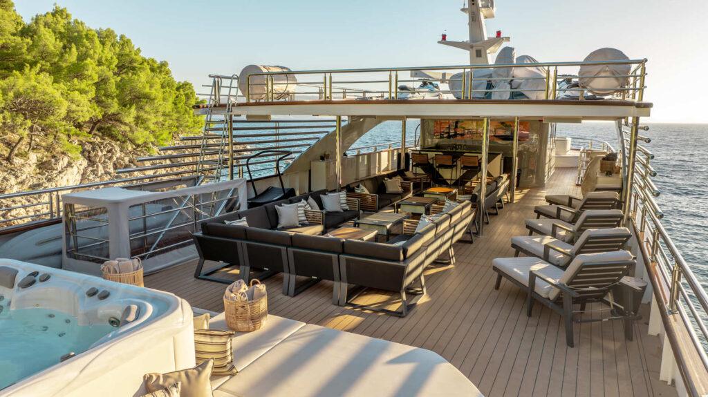pirit sundeck Jacuzzi and fitness studio Split Croatia